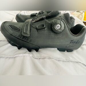 Black Cycling shoes